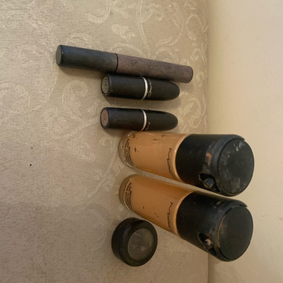 6 empty Mac containers for trade free shadow/lip - Picture 1 of 1